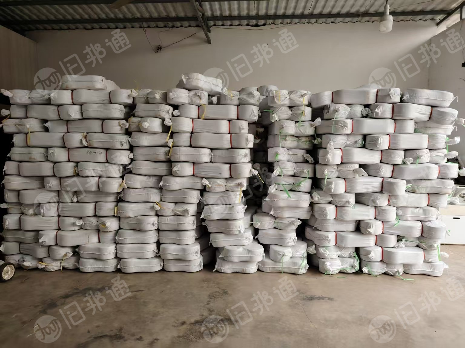 长期出售各种库存纱线，现货10支OE  C70/T303号灰17吨，7支T65/棉35本白16.1吨