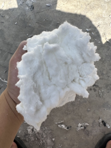 长期出售脱脂棉粉尘，磨毛料，纯棉无高分子，可以造纸用，每个月100吨，货在广东佛山