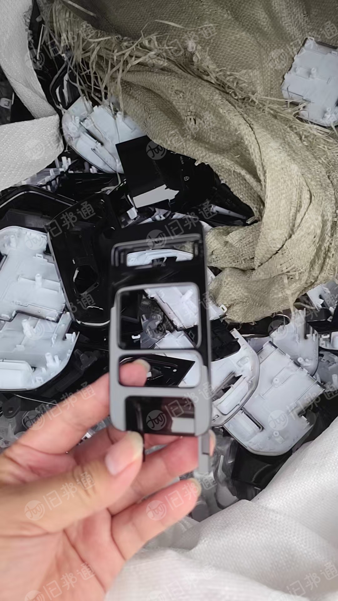 长期出售PC、ABS汽车内饰件，工厂报废的货，很干净、带漆