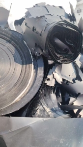 出售PC薄片，冲击10几个，透明的有覆膜，月供10吨