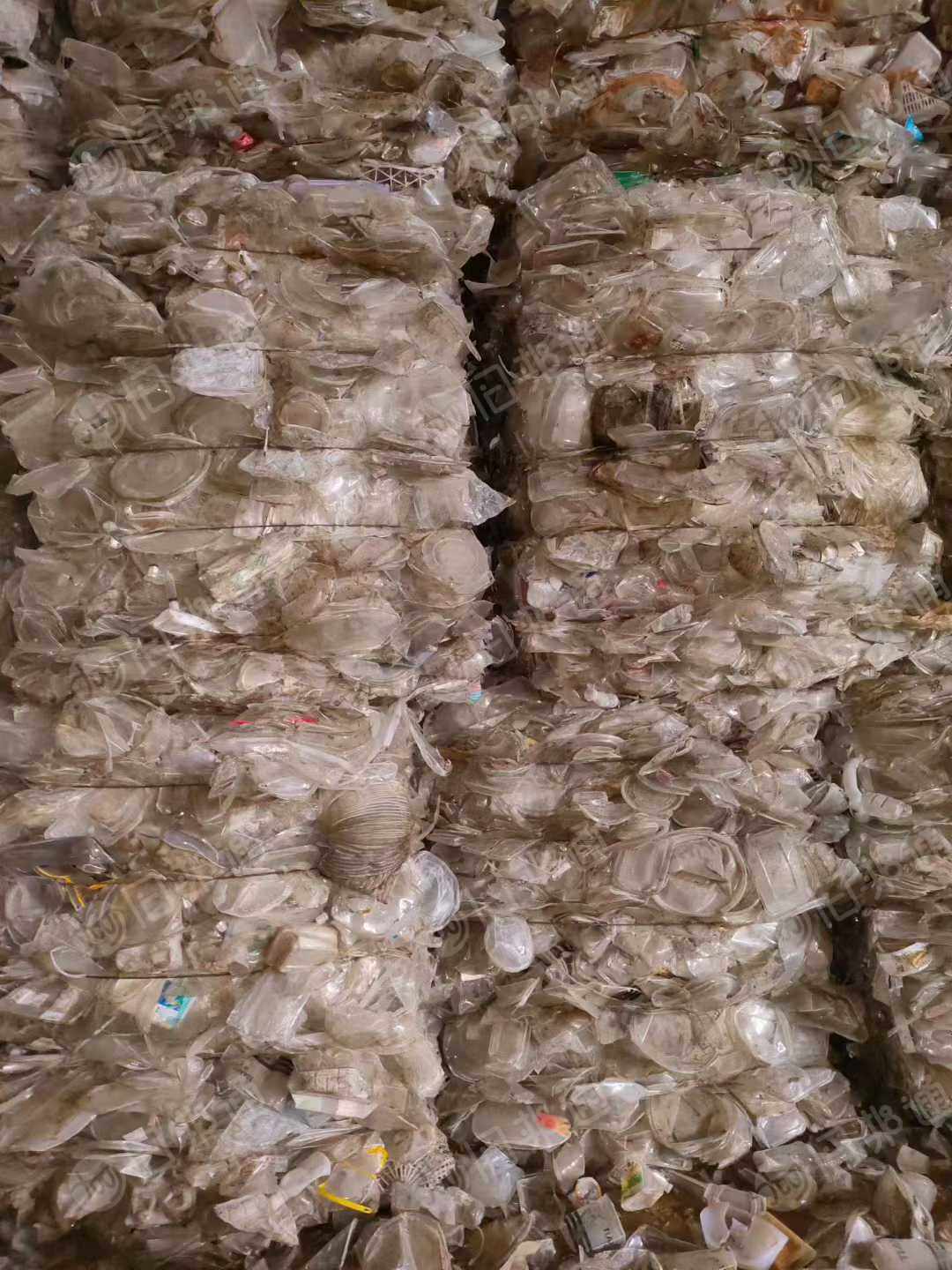 出售餐盒压块，饭盒毛料，基本不含奶茶杯，月供60吨