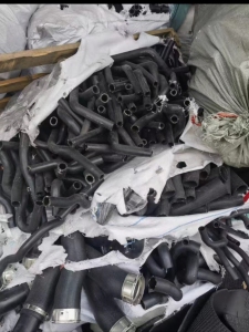 长期出售厂里下来的废旧橡胶管，够车才发走