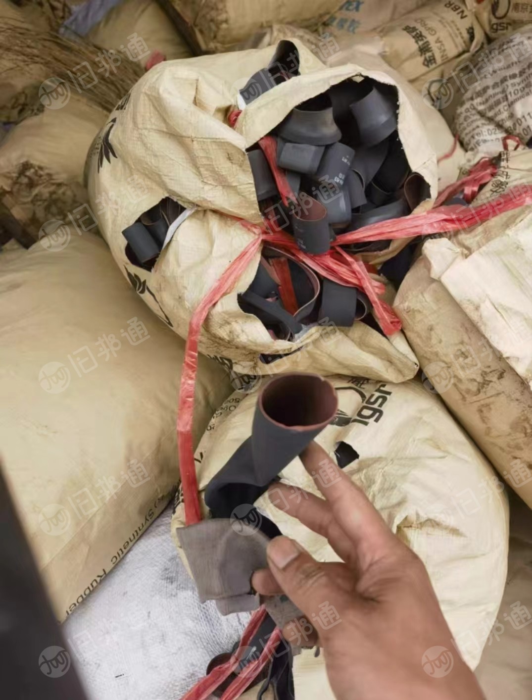 长期出售厂里下来的废旧橡胶管，够车才发走