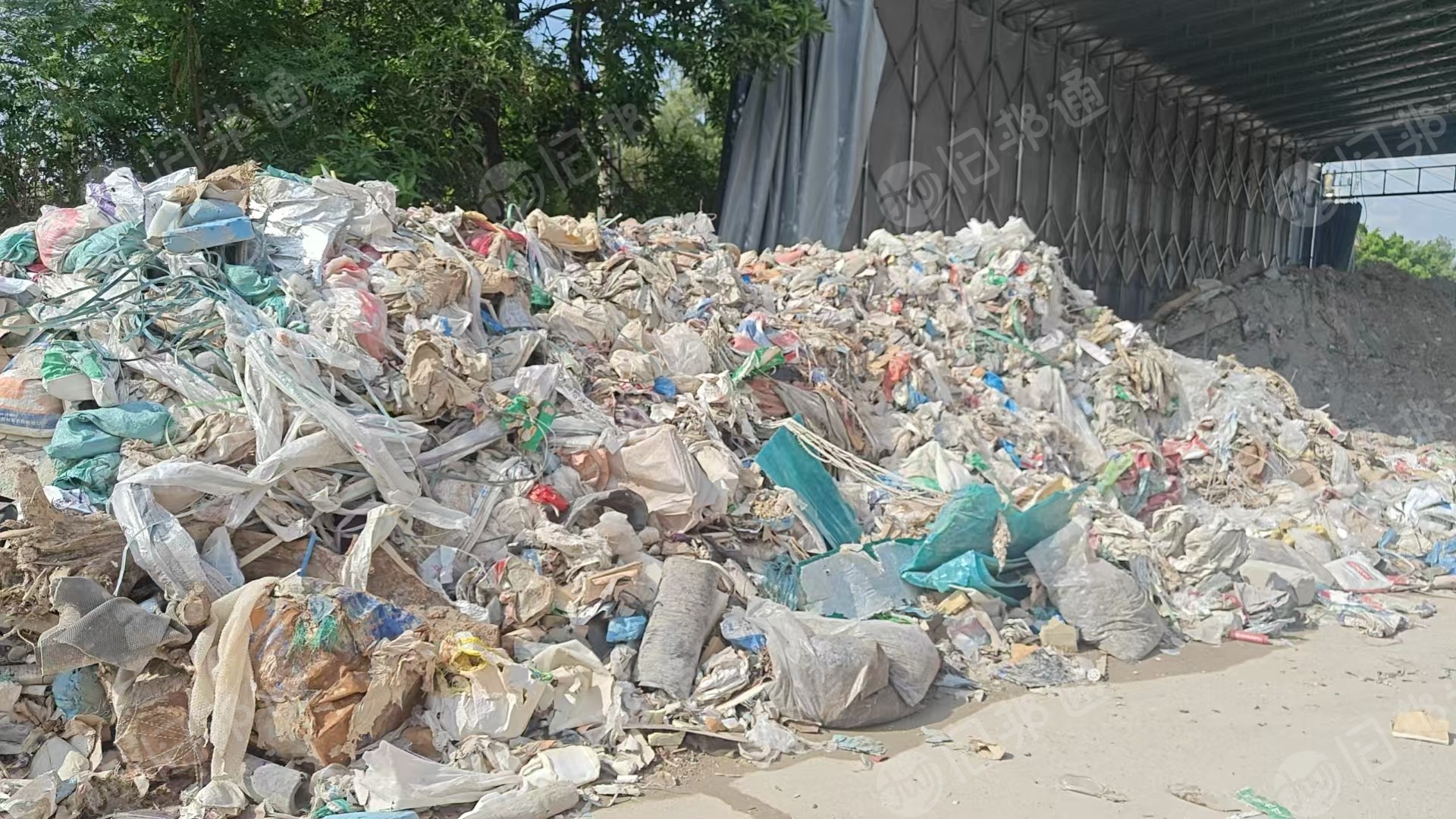 长期出售建筑杂膜轻抛料，够车发走