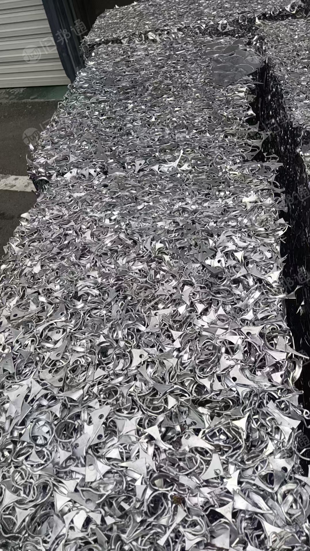 出售1系铝压块，铝瓶盖料，现货31吨