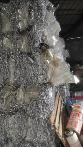 出售彩印厂pet废膜，pet花膜边角料，烟包厂镀铝膜边角料