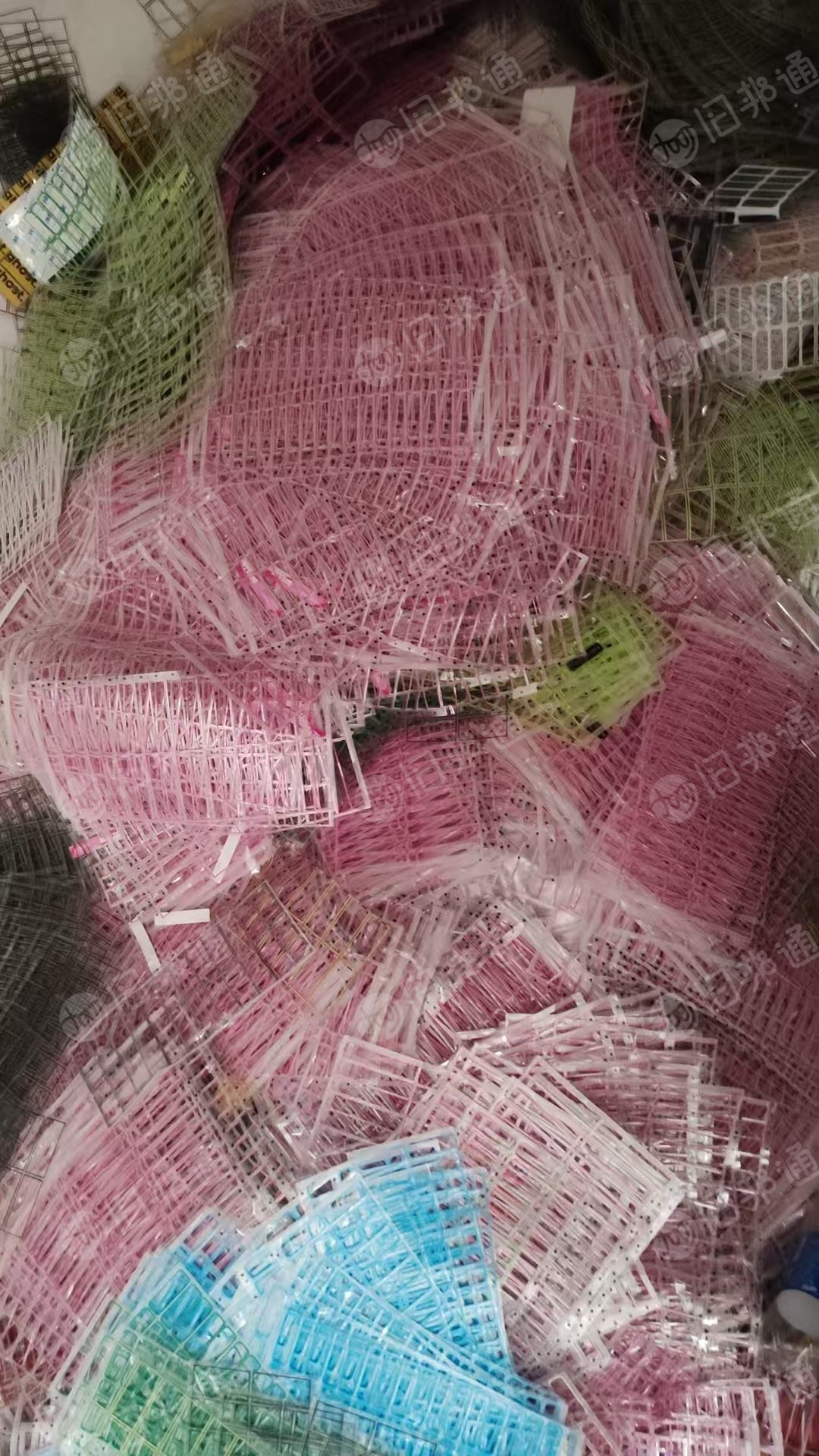 出售PC废料，带胶的，不阻燃，电子烟商标贴下来的，月供5吨左右，