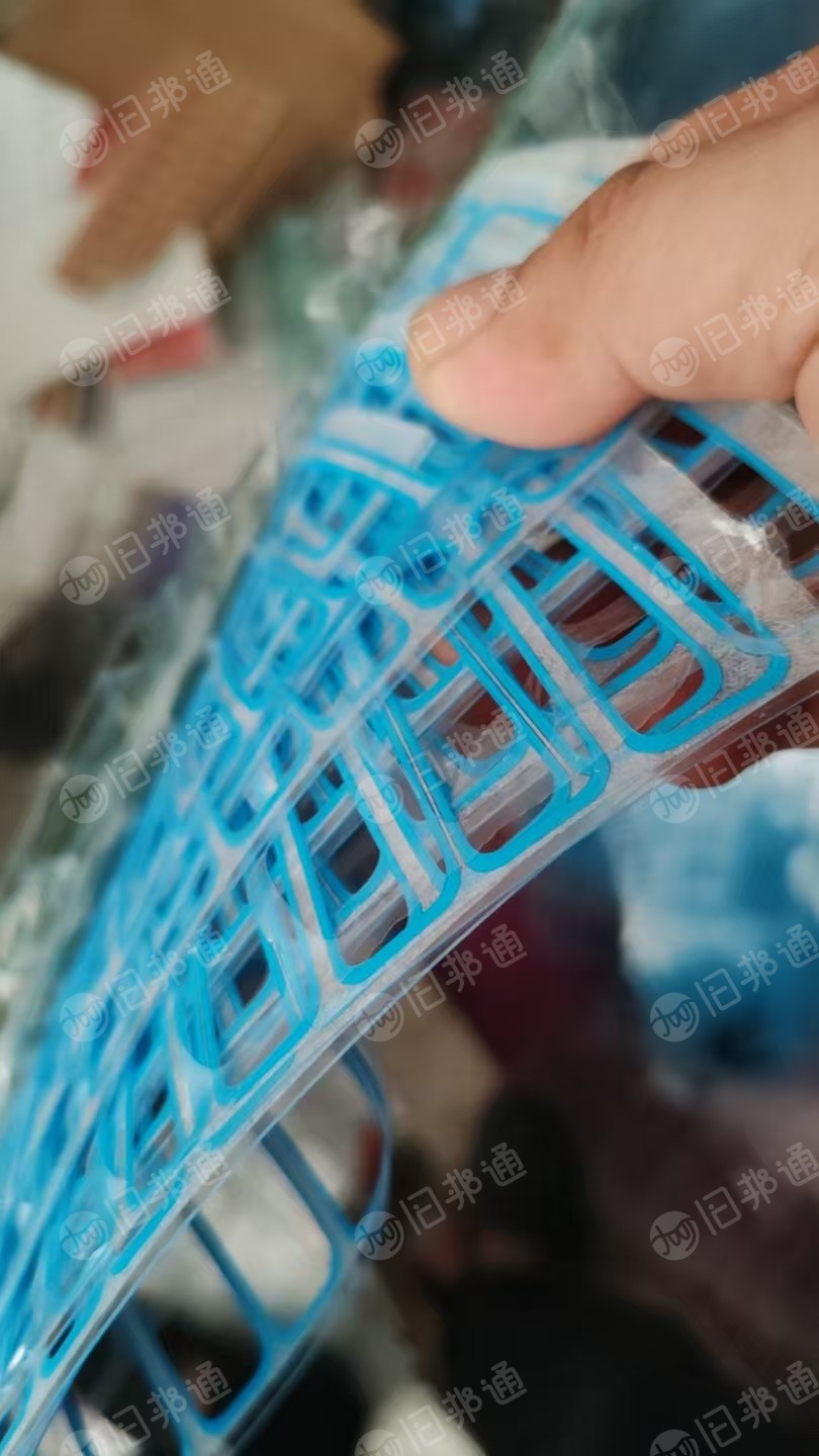 出售PC废料，带胶的，不阻燃，电子烟商标贴下来的，月供5吨左右，