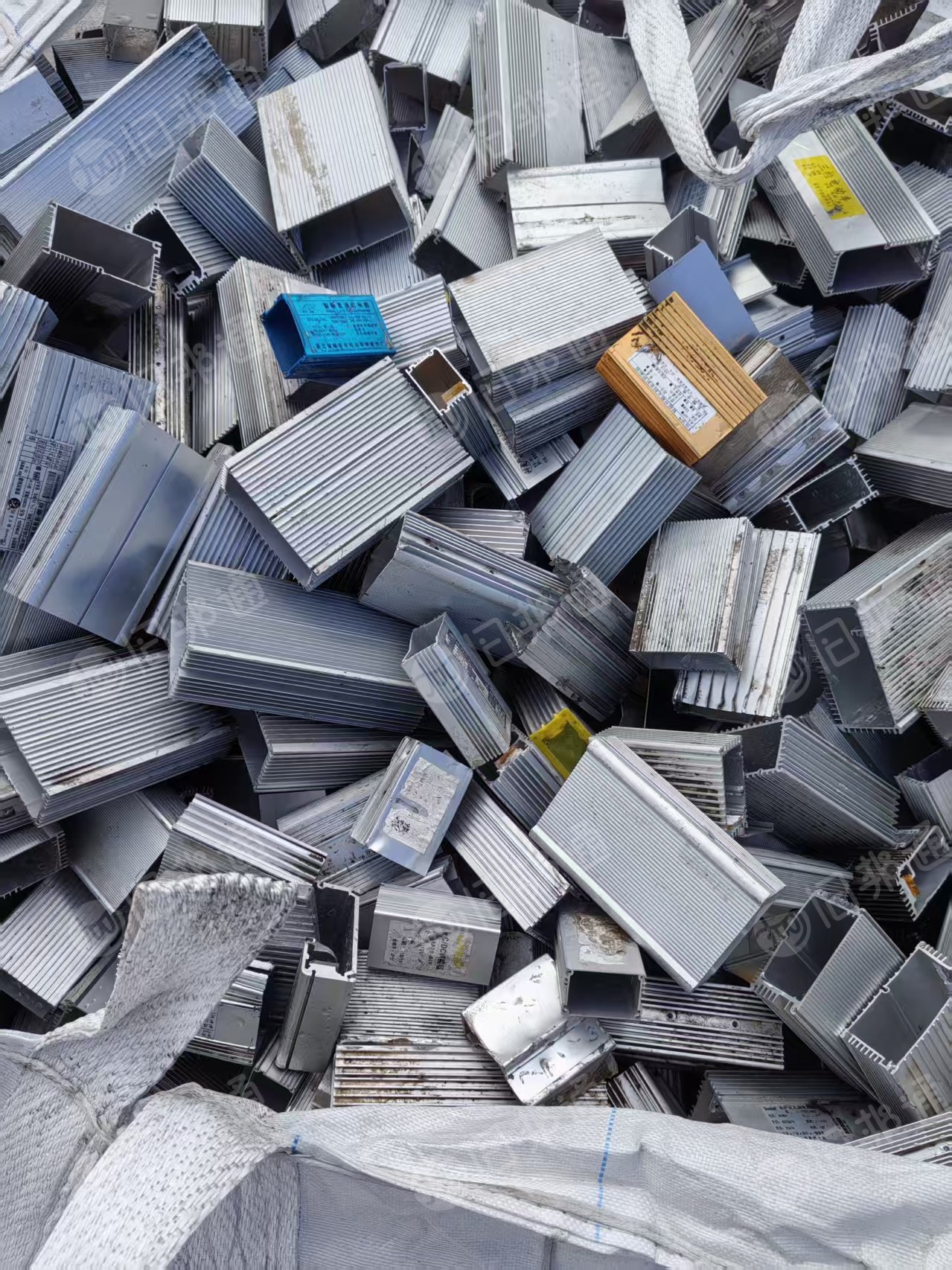 出售控制器的铝壳，现货10吨左右