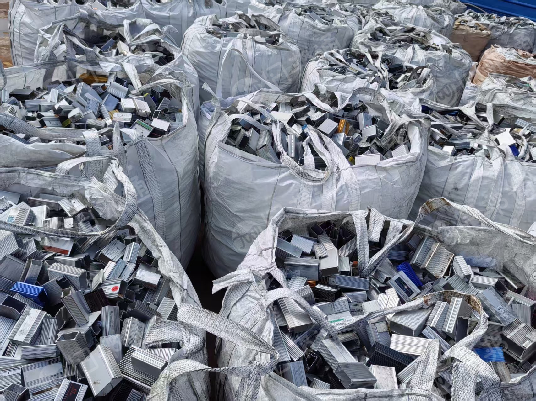 出售控制器的铝壳，现货10吨左右