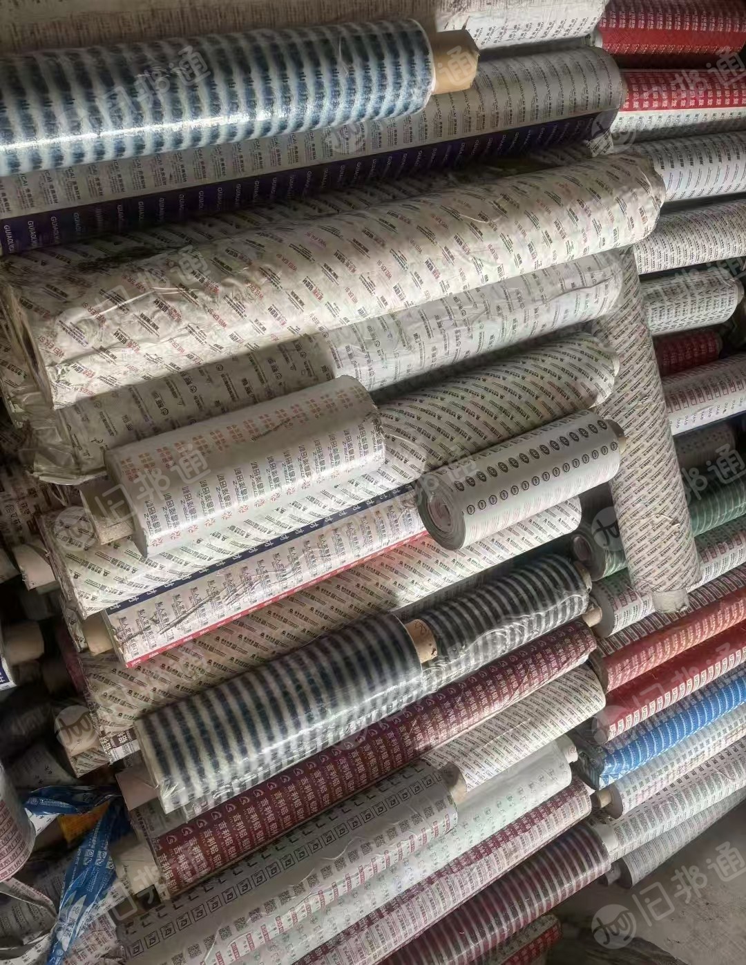 大量出售卷筒PE保护膜，PE胶水卷膜