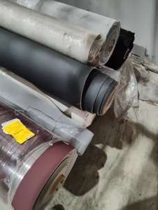 出售做汽车内饰用的库存皮革，皮革卷材，现货四五吨左右