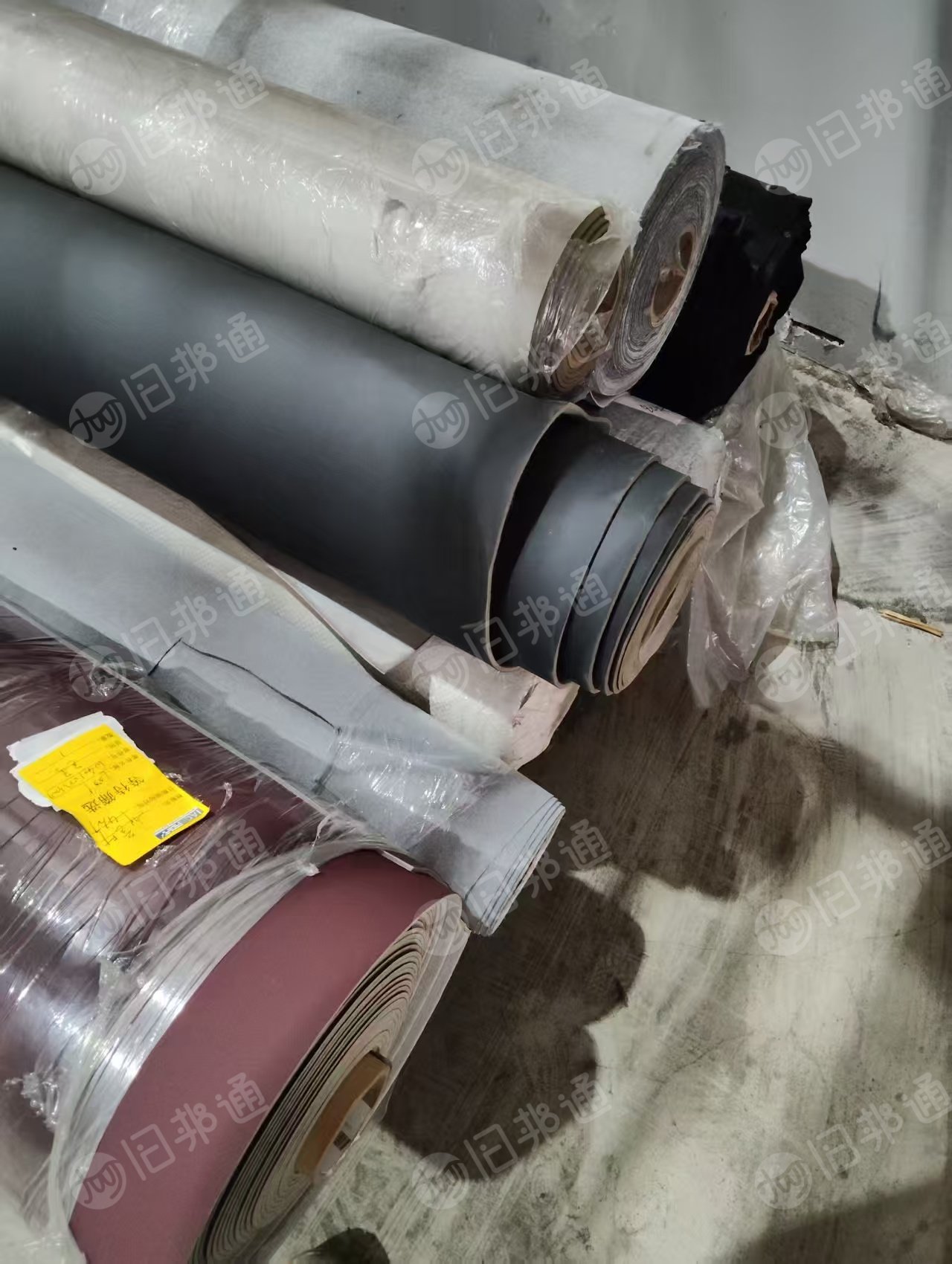 出售做汽车内饰用的库存皮革，皮革卷材，现货四五吨左右