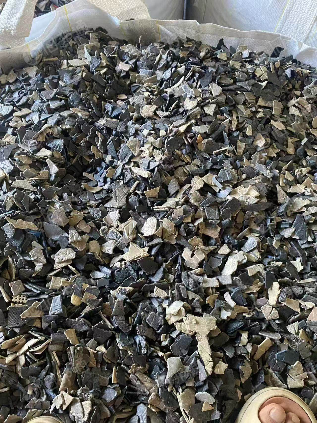 出售PP保险杠破碎料，PP汽车内饰破碎料，过风选，除铁，现货30多吨