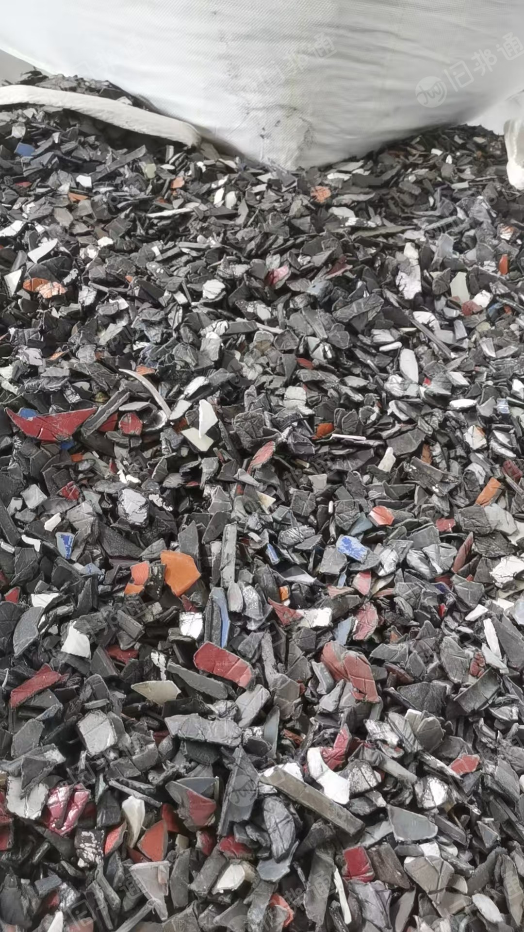 出售PP保险杠破碎料，PP汽车内饰破碎料，过风选，除铁，现货30多吨