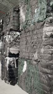 出售黑色涤纶无纺布，PET无纺布，可以直接上机，现货有一托板，货在广东清远