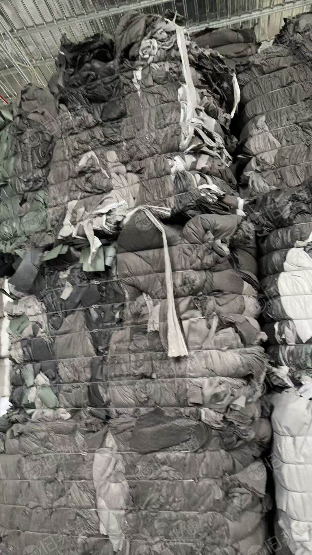 出售黑色涤纶无纺布，PET无纺布，可以直接上机，现货有一托板，货在广东清远