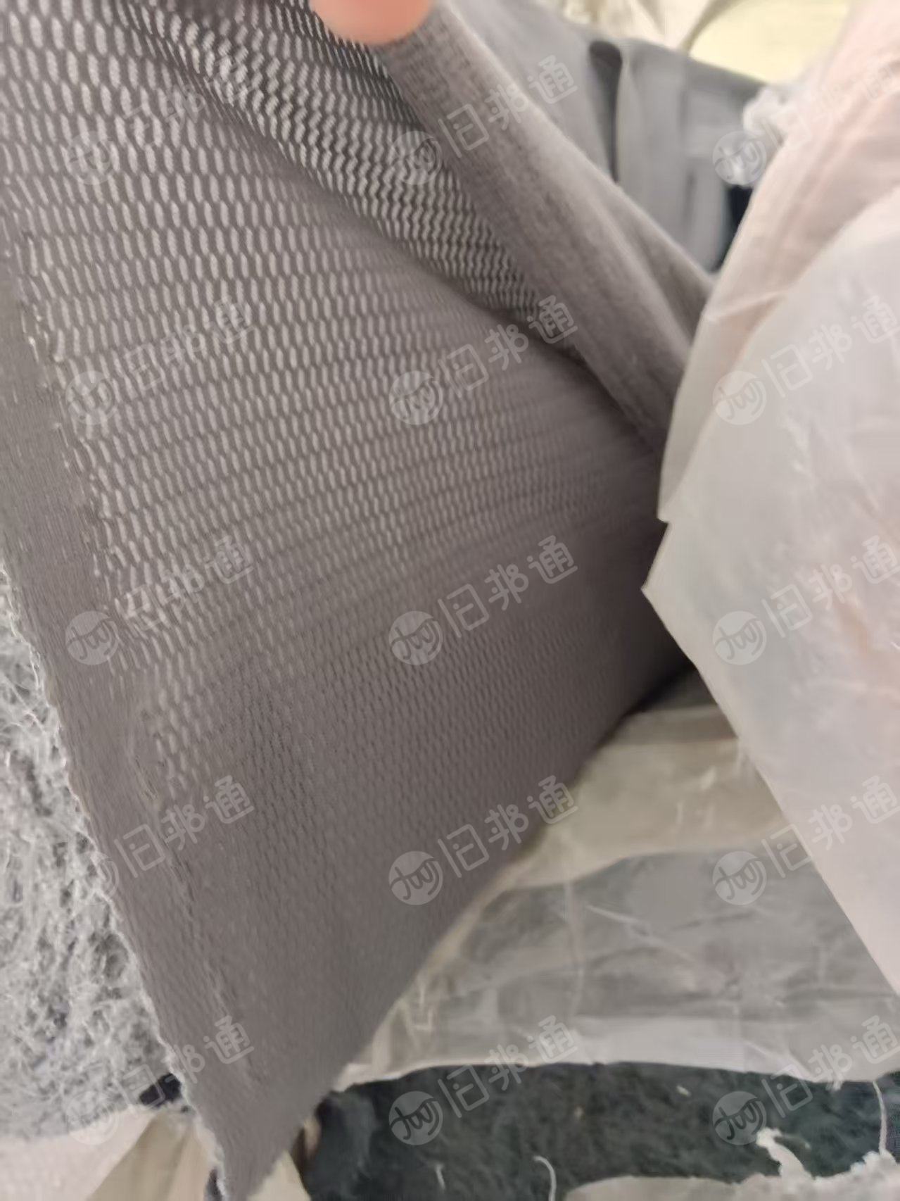 现货处理一批库存布库存三明治网眼布，门幅1米5，克重不一样，有5-6种颜色，统货出，现货8吨左右