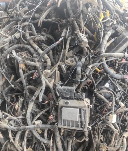 拆车厂出售汽车管线，汽车电线，长期有货