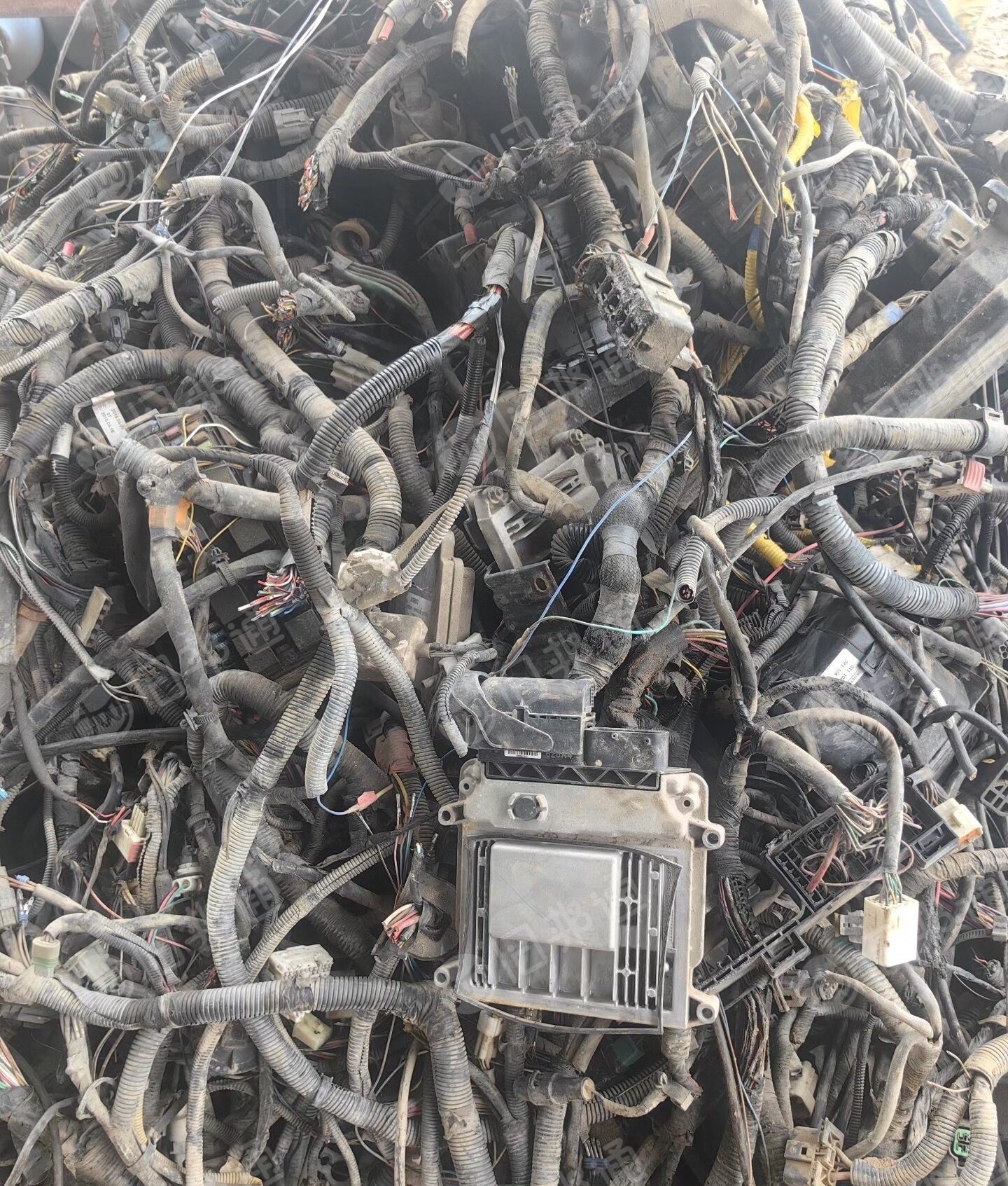 拆车厂出售汽车管线，汽车电线，长期有货