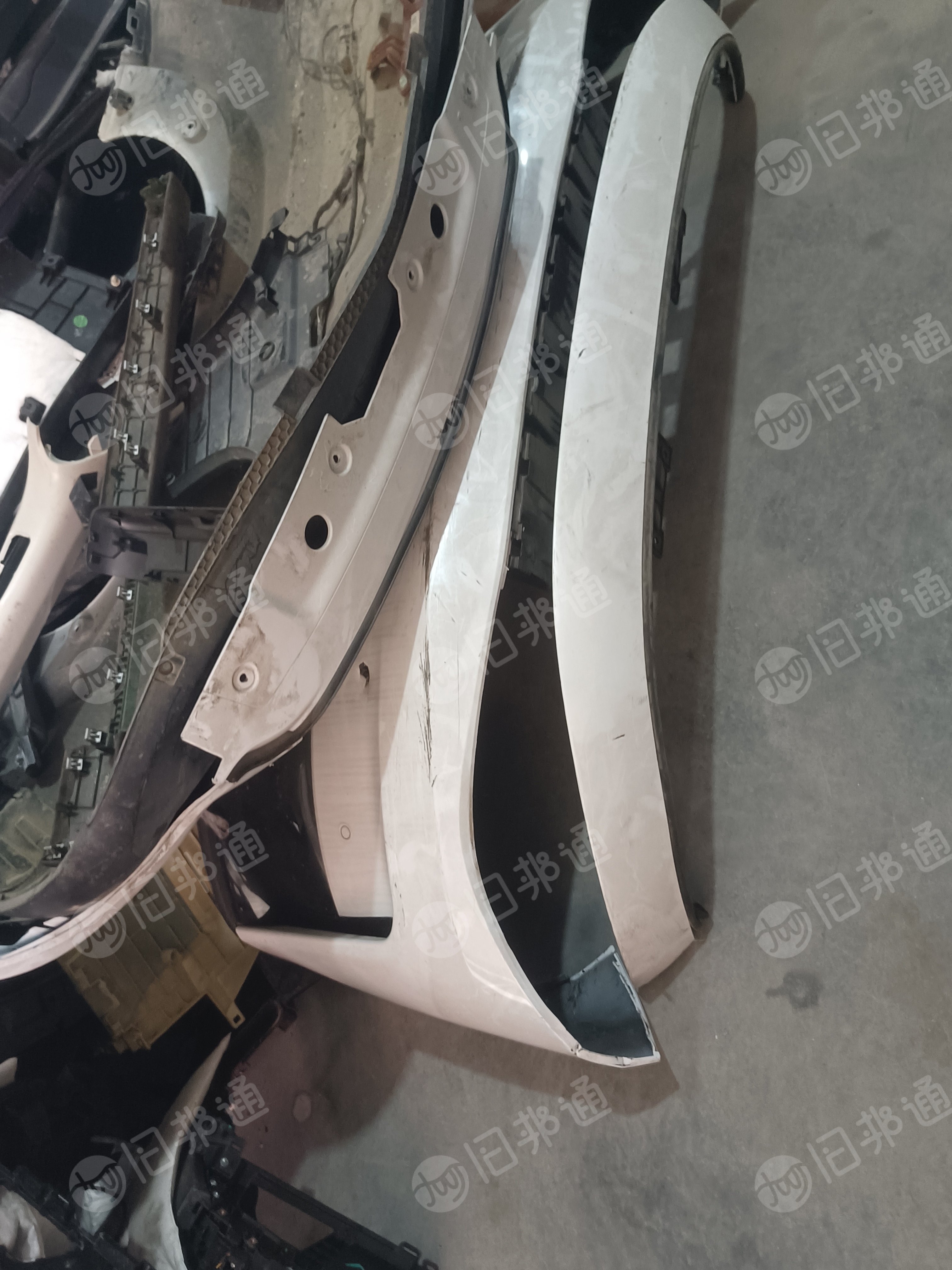 出售24年零跑试验车塑料件废料