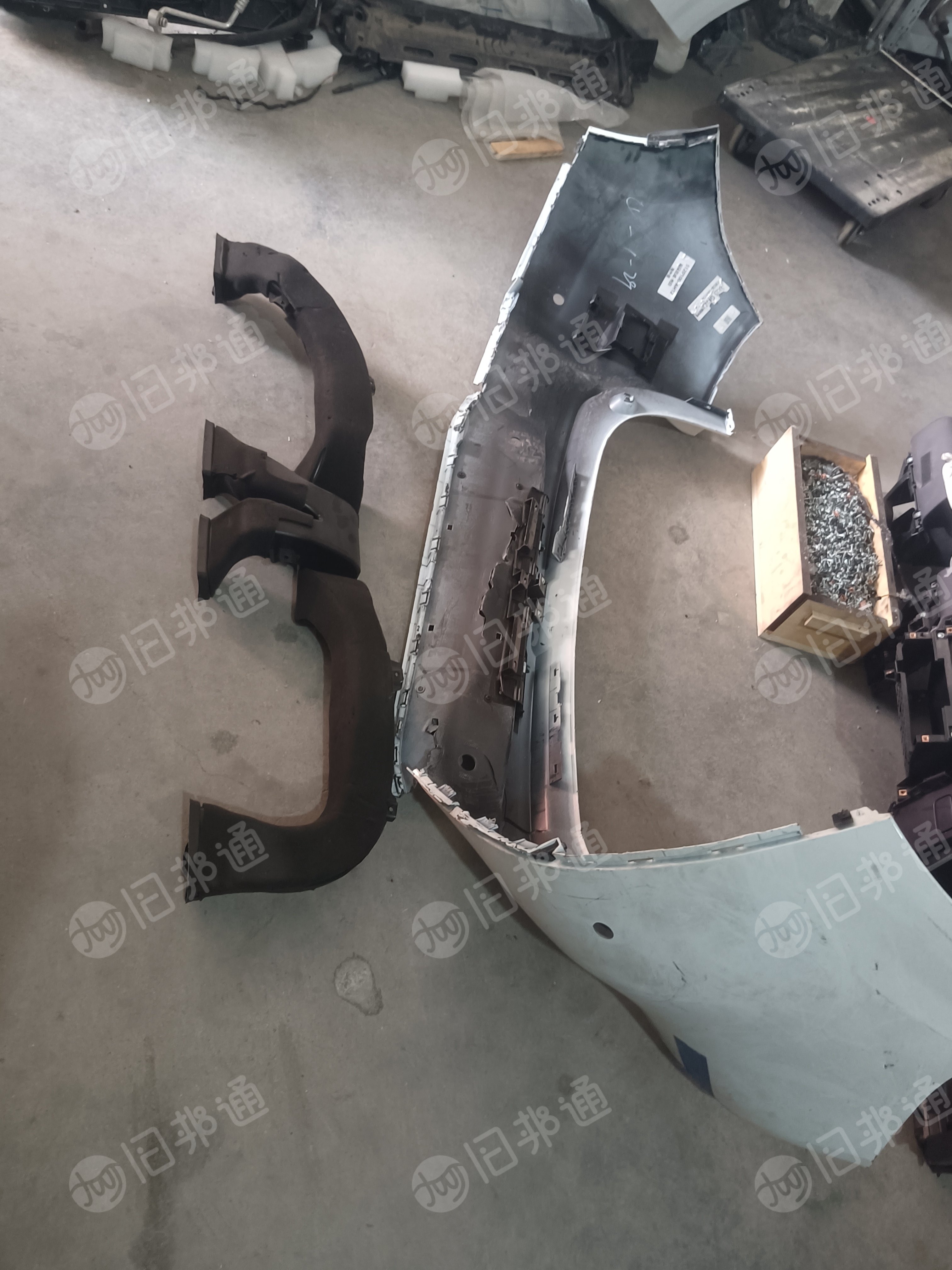 出售24年零跑试验车塑料件废料