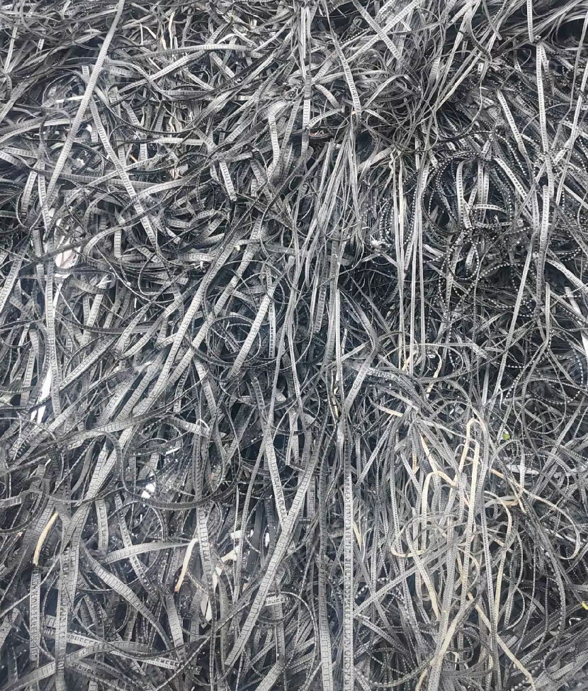 求购LED方面的废旧料：电子载带（黑色纯料）、铝箔袋，月需20-30吨