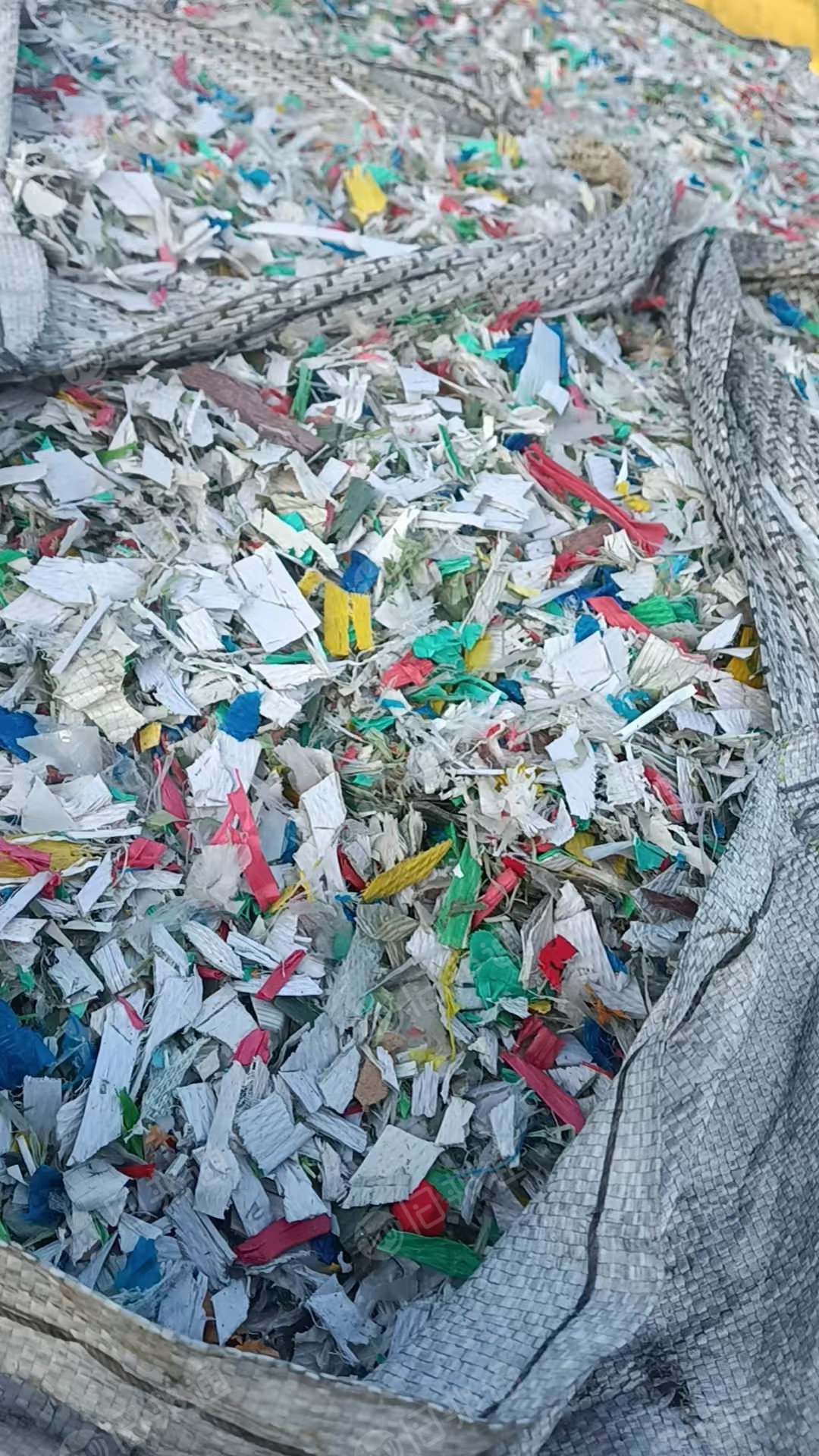 出售杂色PP打包带破碎料,漂沉一起