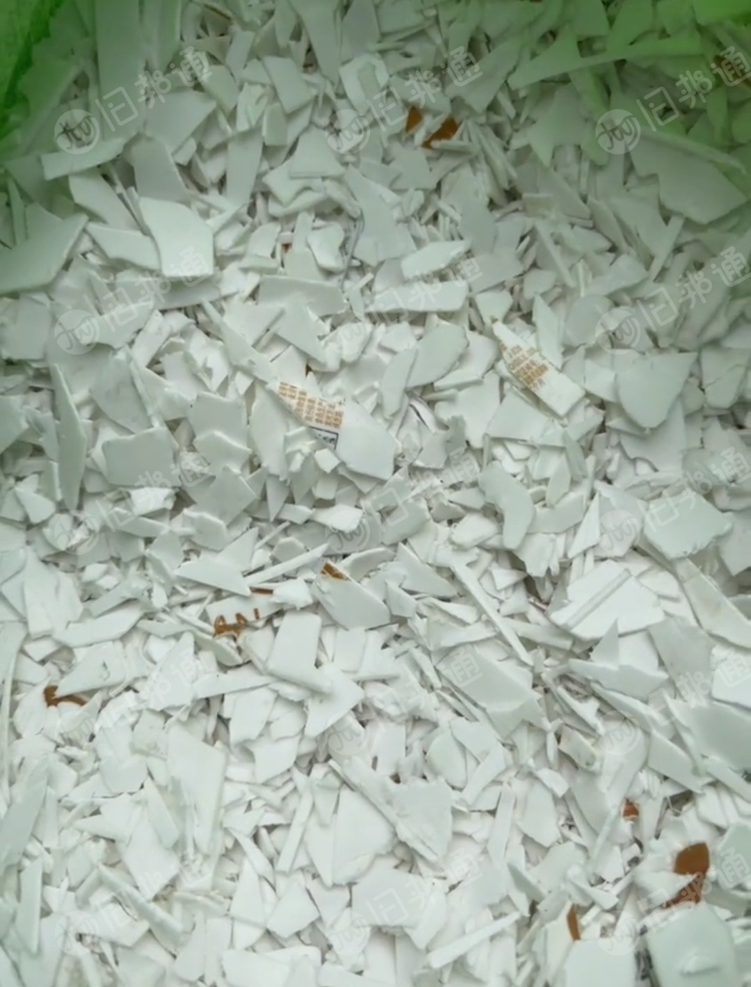 常年出售白色涂料桶破碎料，无字，带字的都有