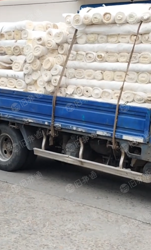 出售白色涤塔夫库存布，白坯布，门幅160克重83，现货有几十万米，货在江苏苏州盛泽