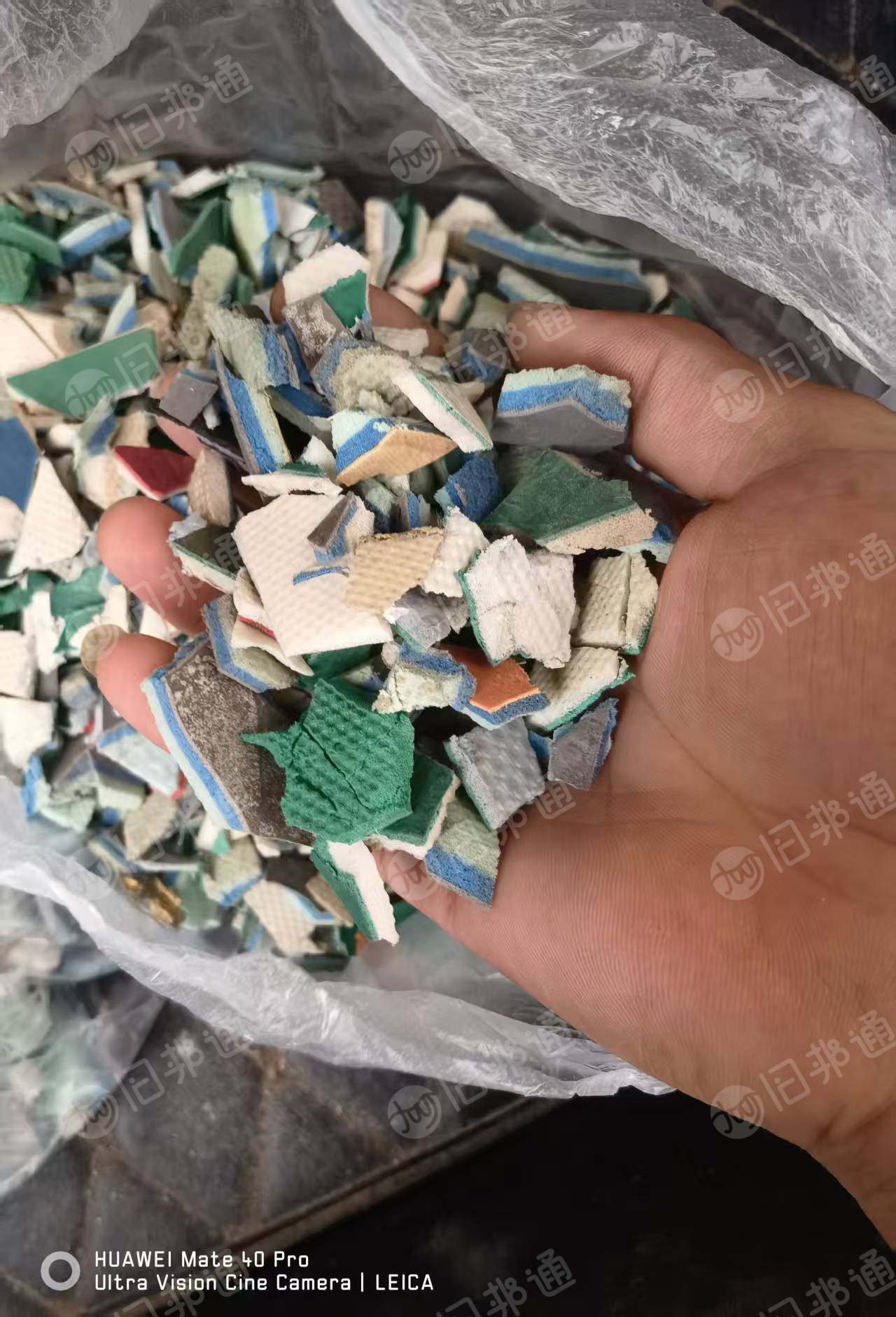出售PVC发泡破碎料，塑胶地板下来的，月供十几吨