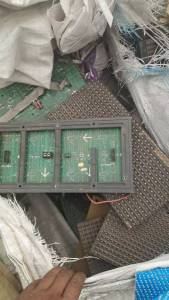 求购发泡板上下来的LED灯带废料，用来粉碎出颗粒