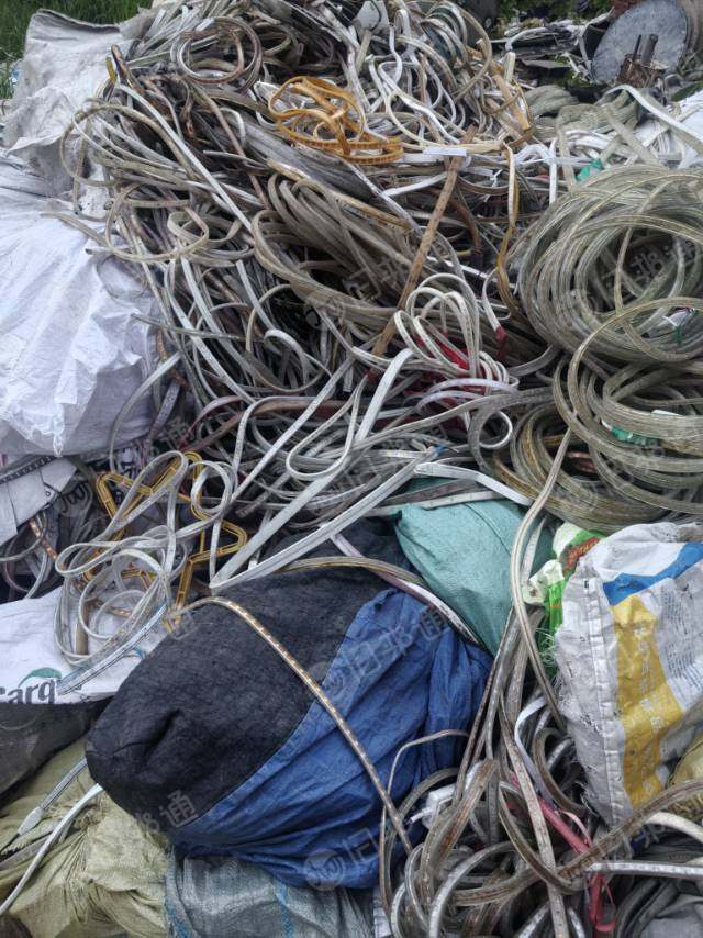 求购发泡板上下来的LED灯带废料，用来粉碎出颗粒