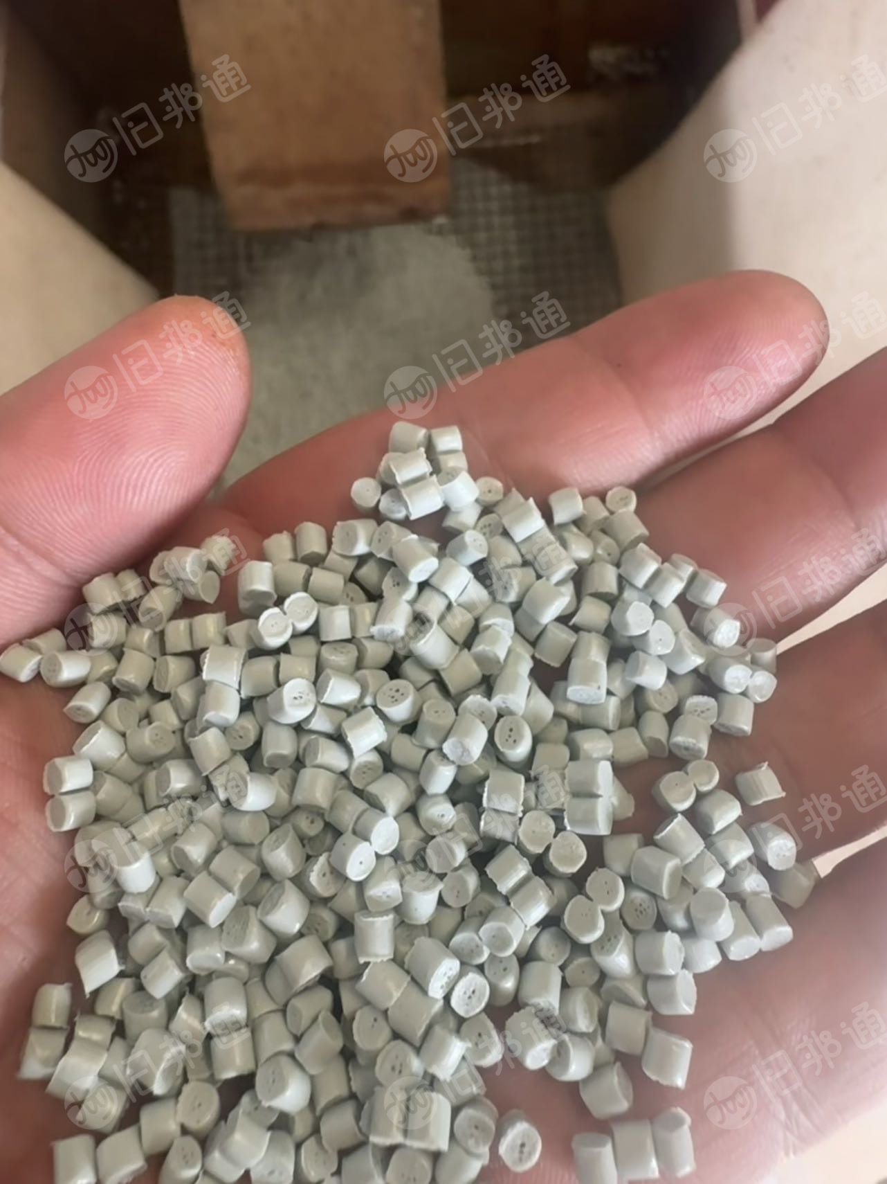 出售乳白袋颗粒，过2张60、80目，月供80吨