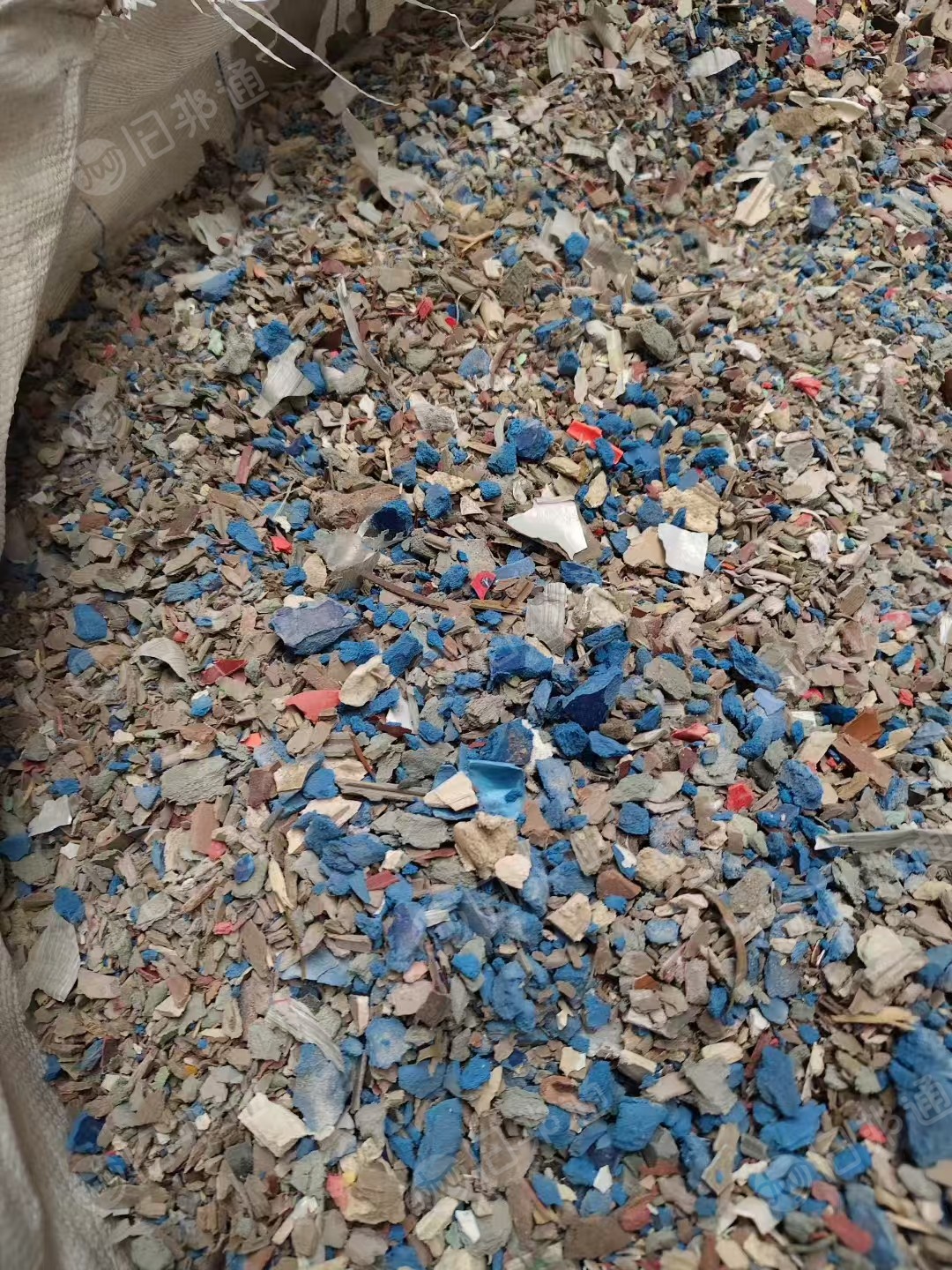 求购杂色PVC发泡板破碎料，磨粉用