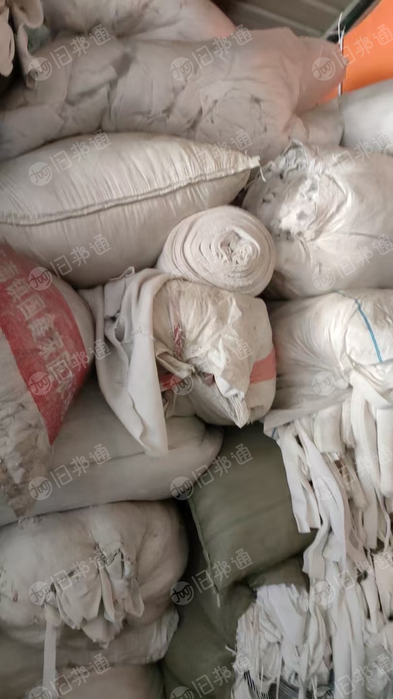 长期出售漂白开花料，漂白涤棉废布，现货有十几吨，货在江苏苏州