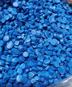 常年出售PVC颗粒，电缆皮做的