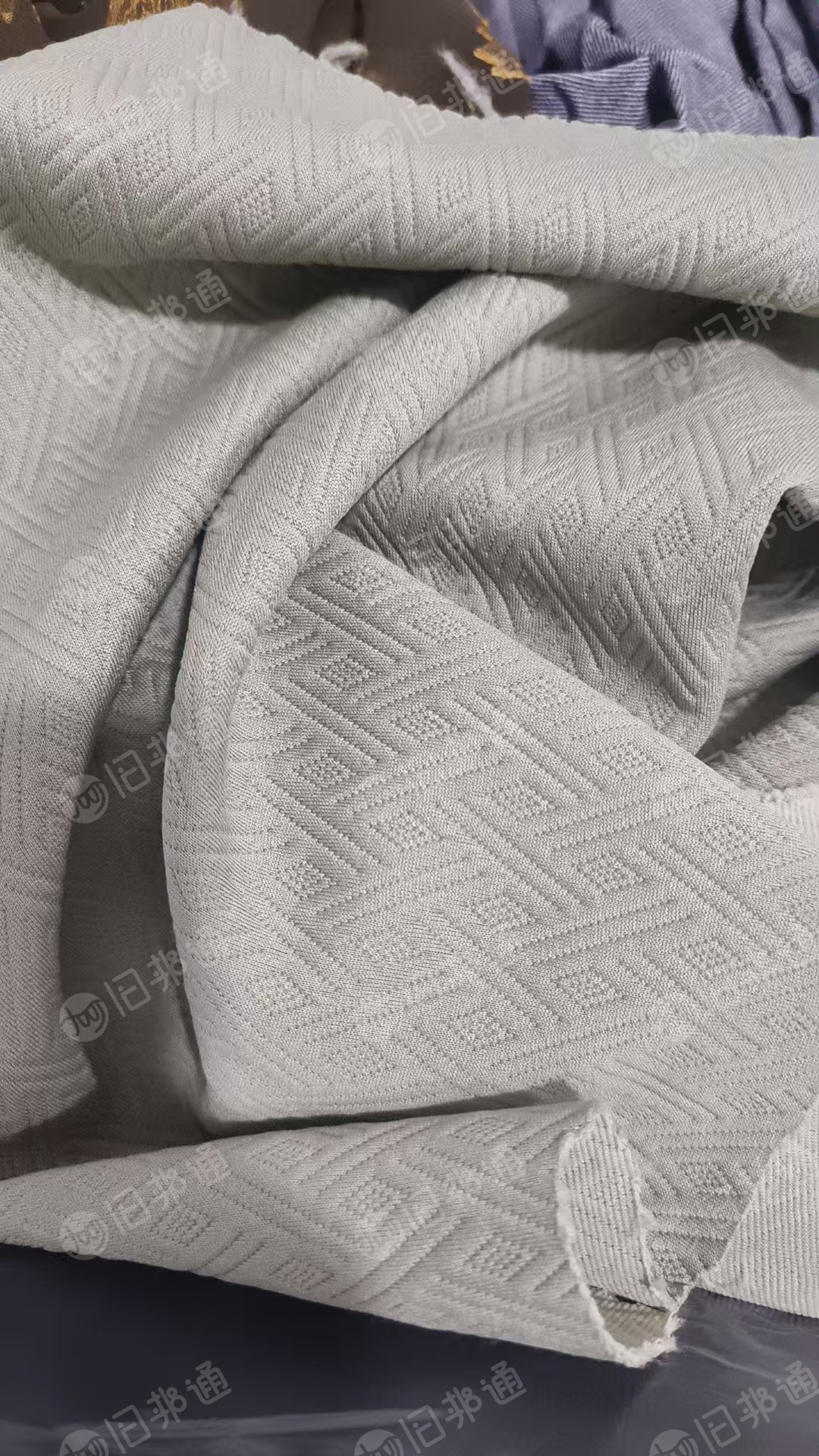 出售订单取消服装面料，库存布，夹丝提花门幅180克重290，仿棉菠萝格门幅170克重290 