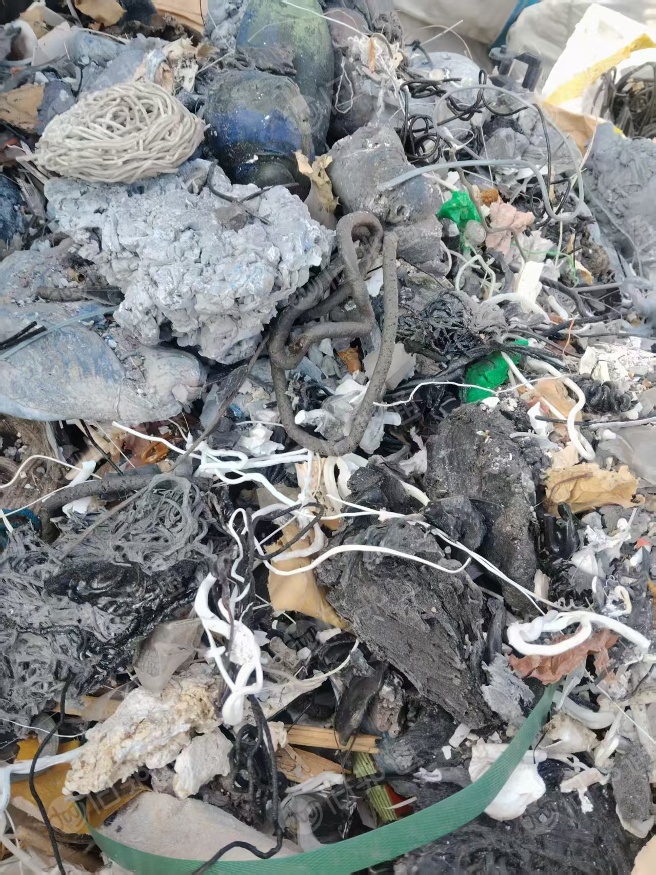 出售机头料，可以拿来炼油的，现货100多吨