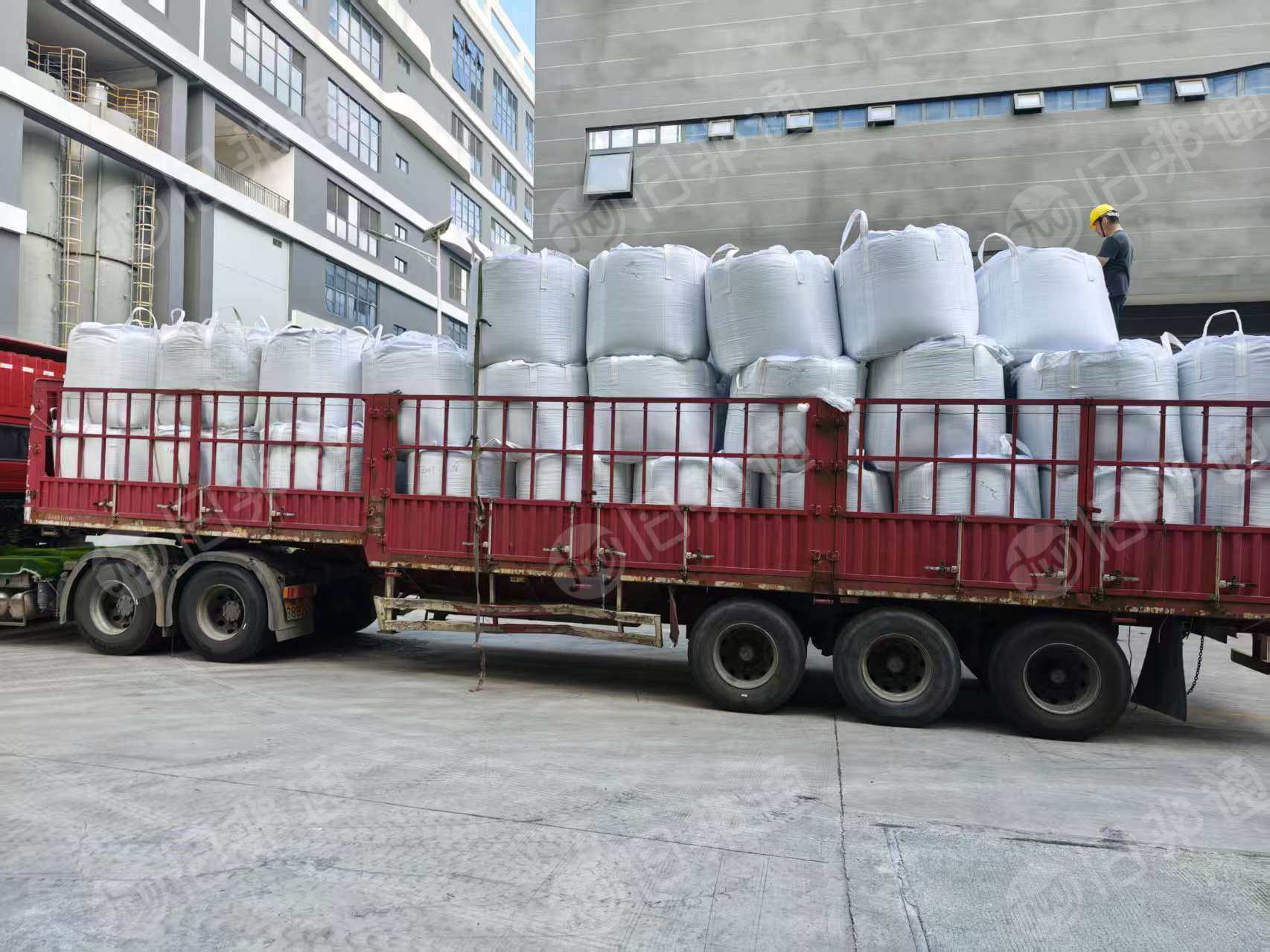 出售纯大蓝桶破碎料，国企单位下来的，货源稳定，月供300吨