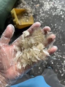 出售餐盒破碎料，干破的，现货20吨