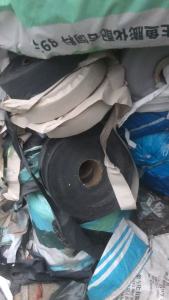 出售PVC墙纸料，毛料跟破碎料一起出，现货20吨左右