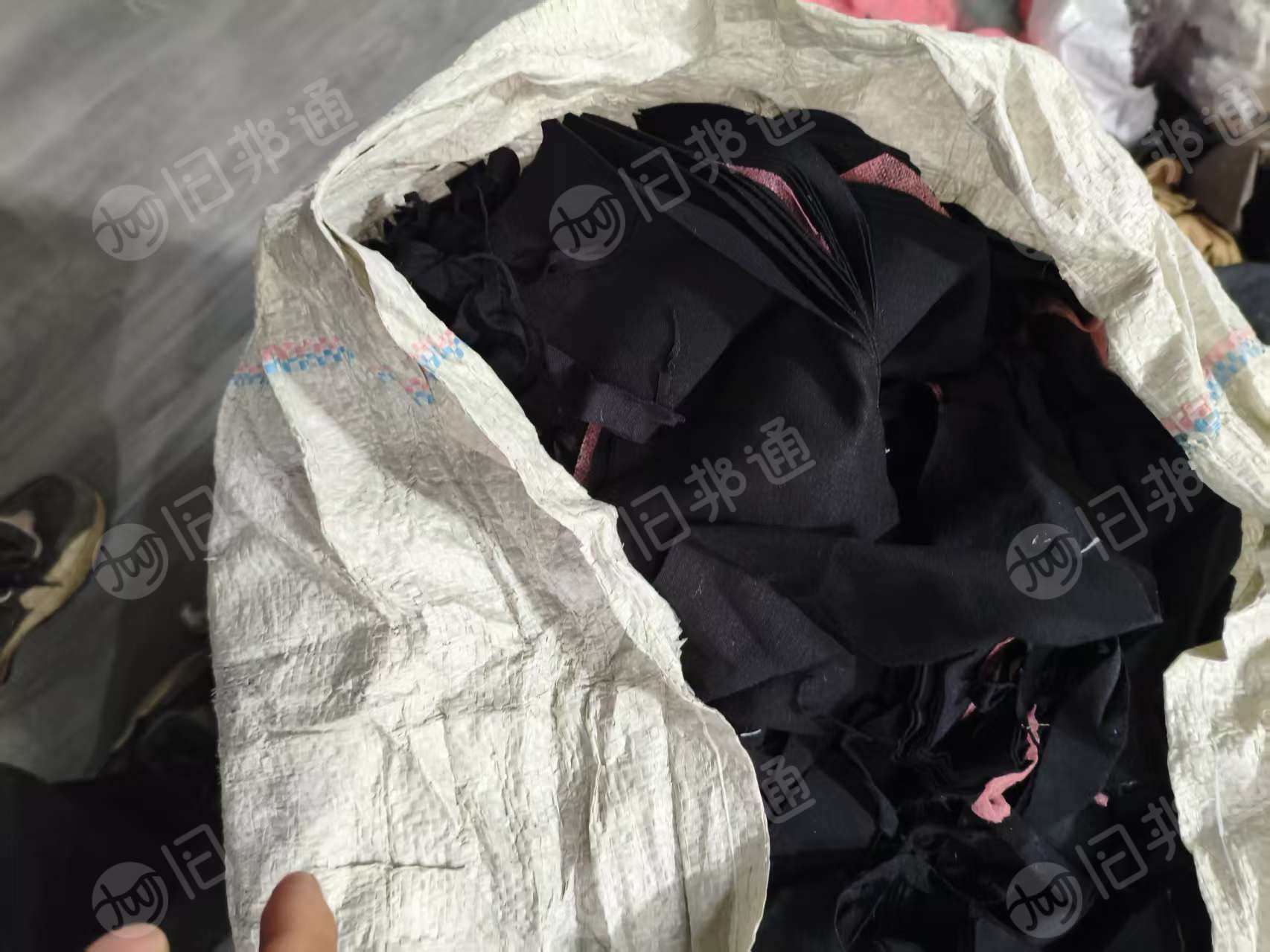 长期出售涤纶废布，涤纶绒布，绒布边角料，白色现货5吨，浅色十几吨