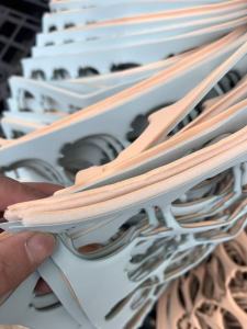 长期出售粉扑下脚料，两边涤纶中间夹杂发泡海绵，现货30多吨