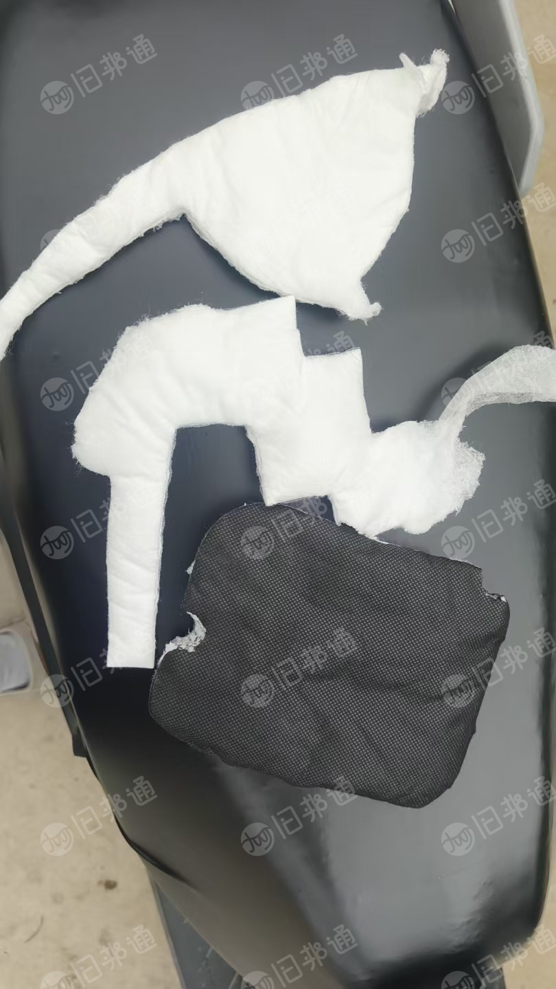 长期出售汽车隔音棉边角料，汽车内饰料，隔音棉，有白色跟黑色两种，现货五六十吨