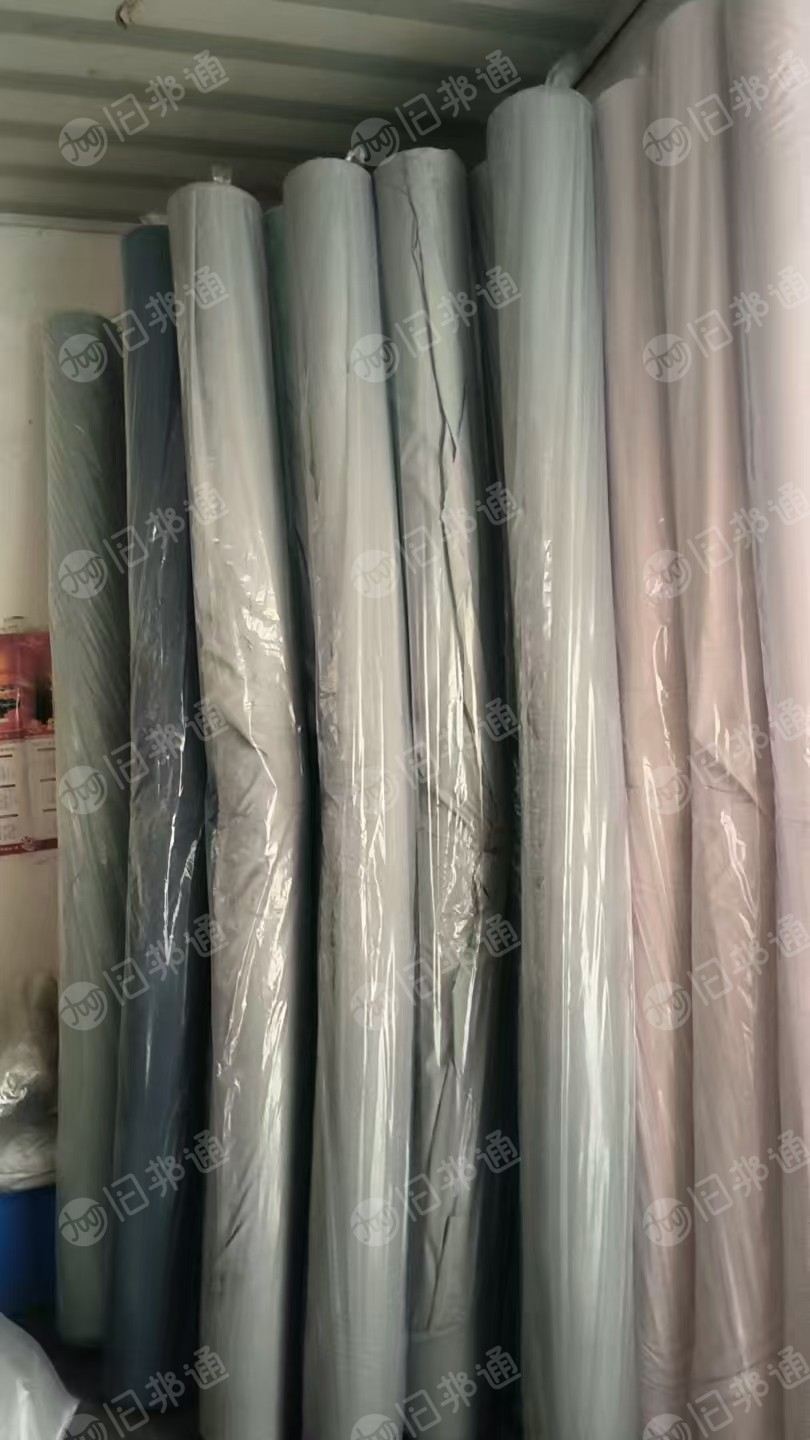 长期出售涤纶小卷布，都是涤纶的，印染厂下来的，幅宽2.5米左右，现货有30多吨，在浙江湖州