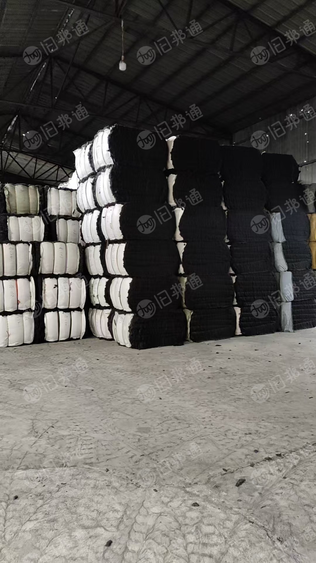 长期出售开花好的黑色涤纶箱包废布，化纤棉，再生棉，月供80吨左右