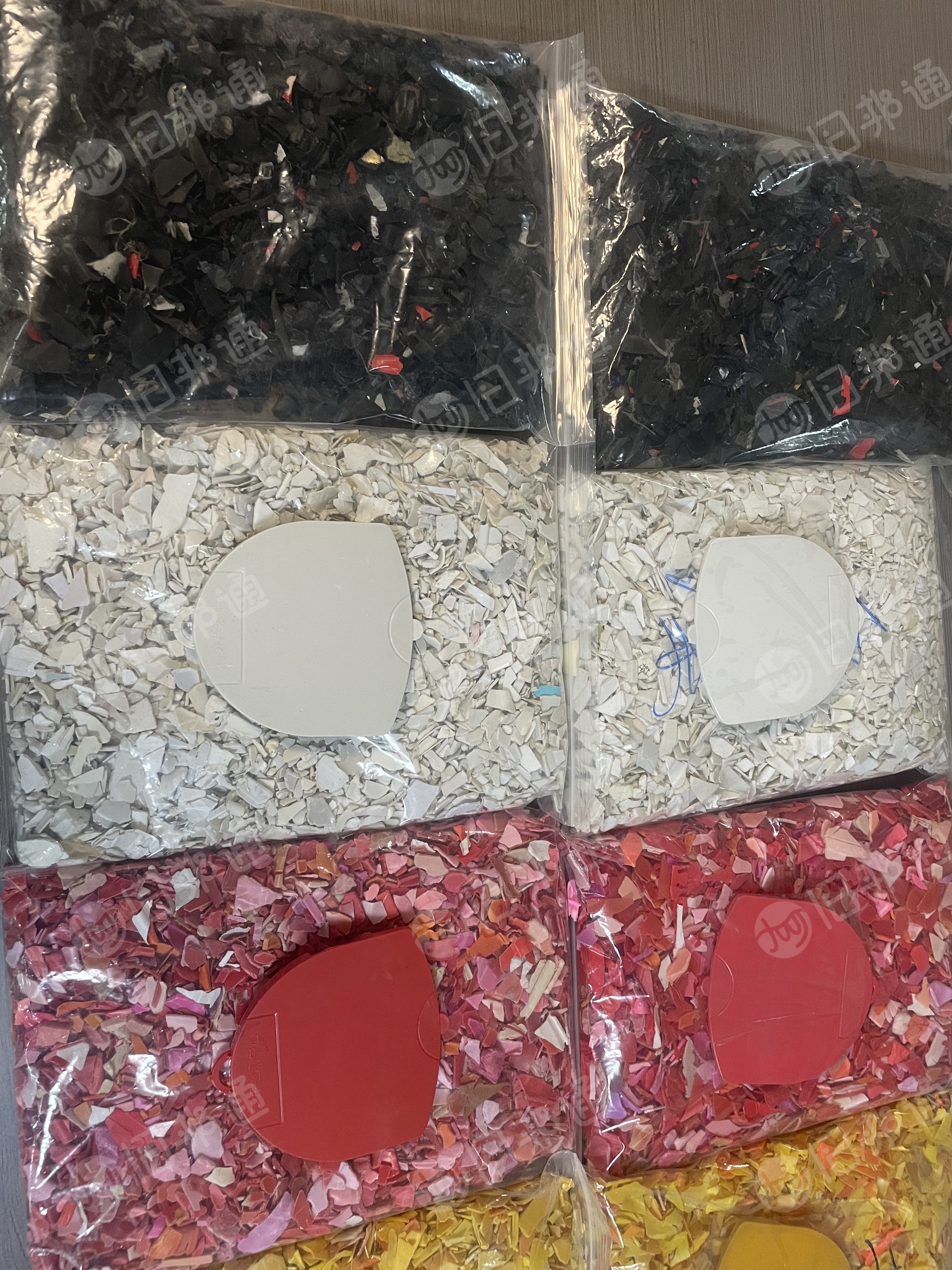 常年大量出售分色丙破碎料，月供2000吨，多种颜色。