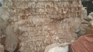 出售干造膜压包料，水洗膜压包料，现货各一挂