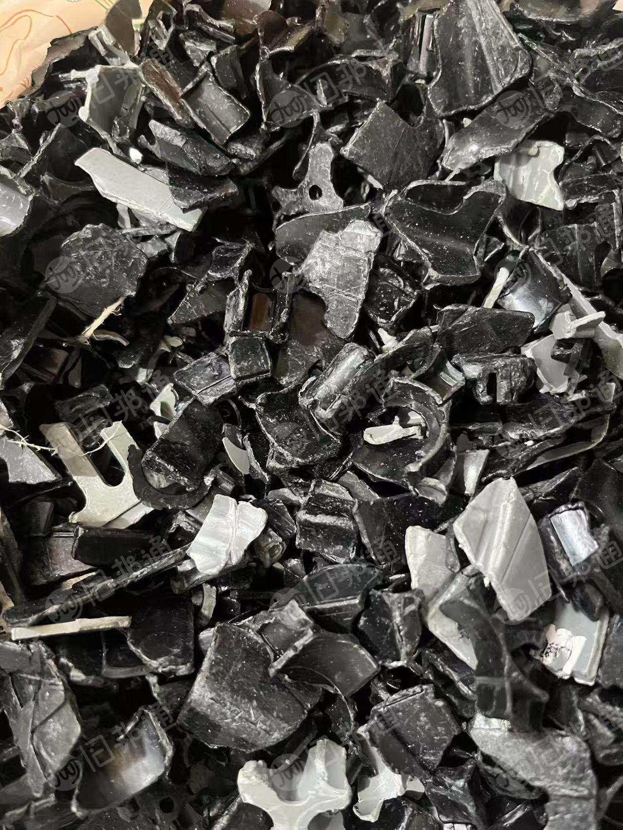 出售阻燃合金破碎料，PC复合ABS，电动汽车电池盒做的